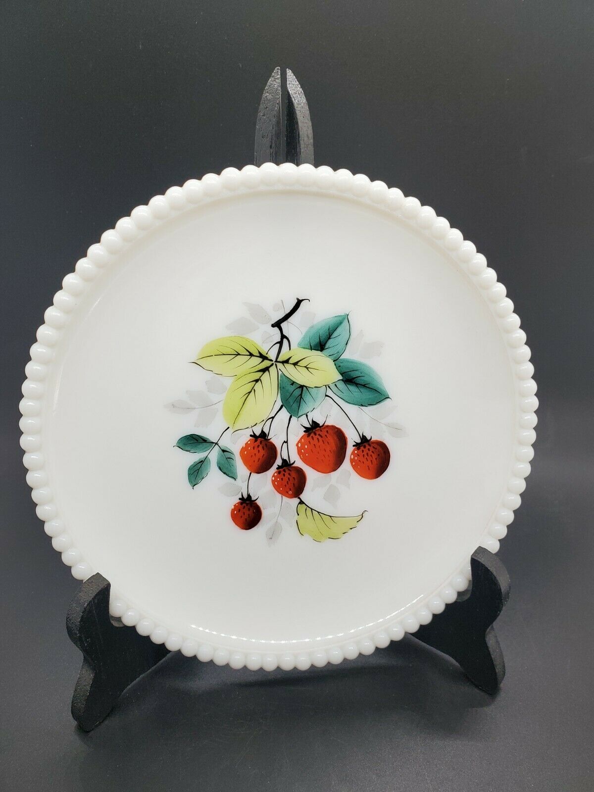 Vintage Westmoreland Strawberries Milk Glass Plate With Beaded Edges 7-1/2" Euc